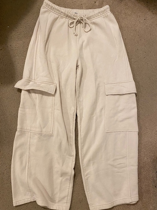 Medium Zara cargo sweatpants. Only worn a few times - Picture 1 of 2
